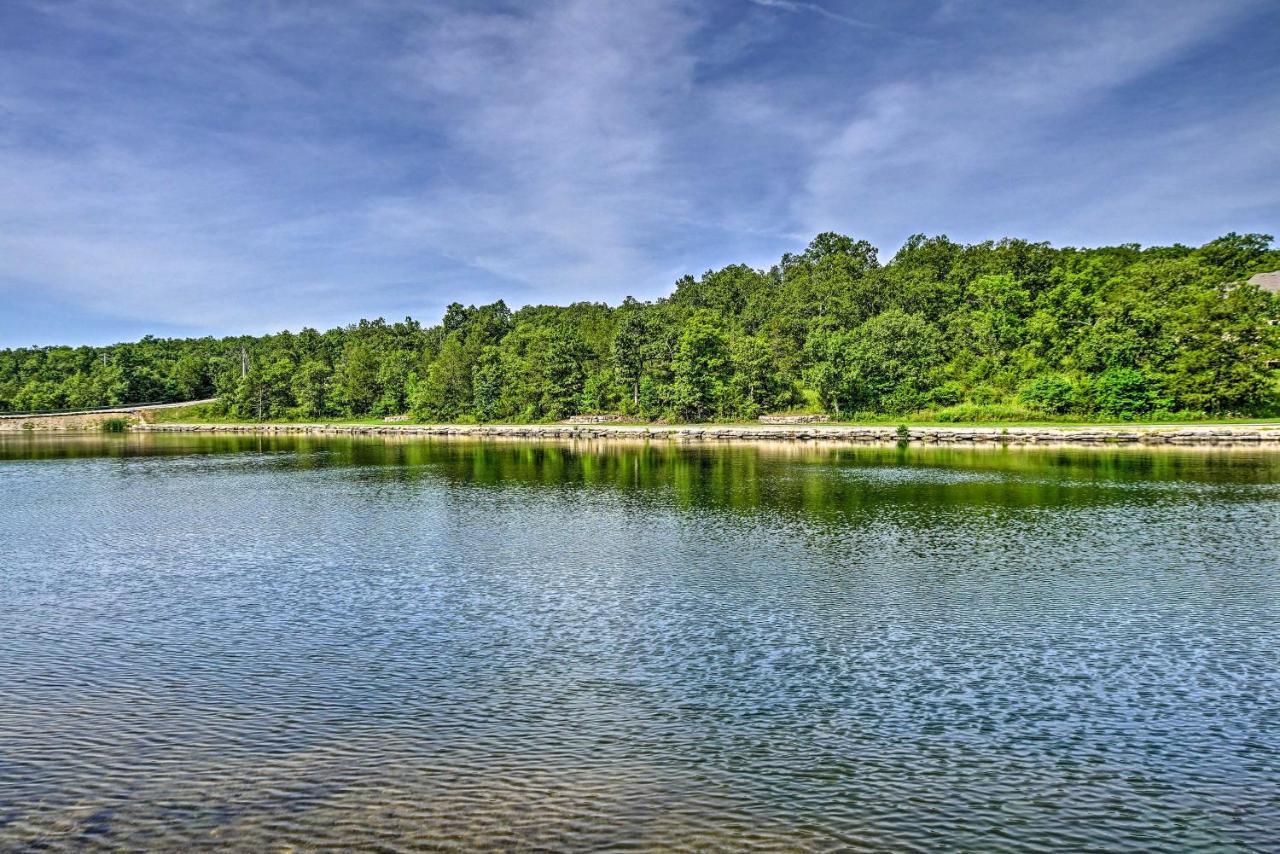 Branson West Cabin With Pool Access And Golfing Kültér fotó