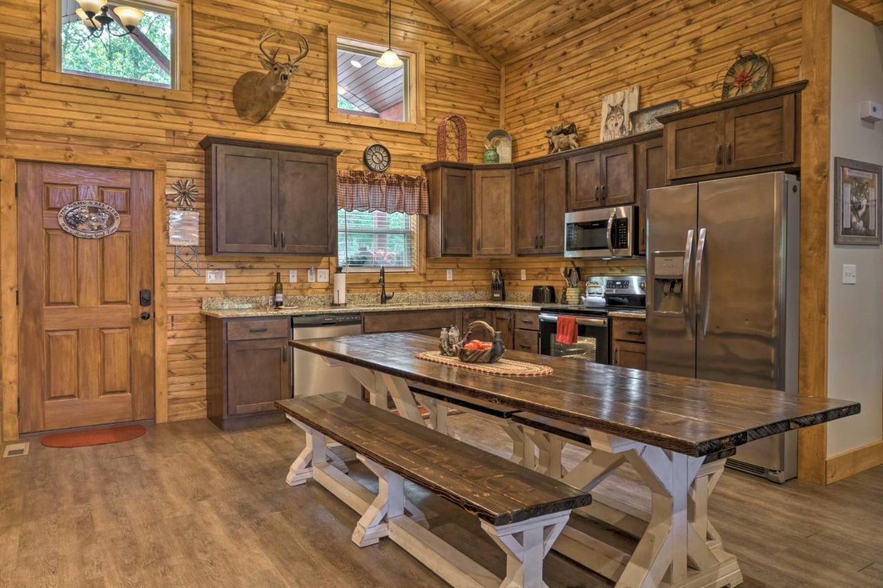 Branson West Cabin With Pool Access And Golfing Kültér fotó