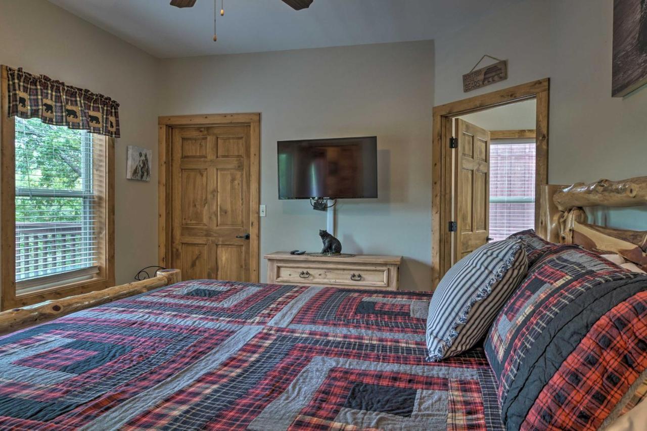 Branson West Cabin With Pool Access And Golfing Kültér fotó