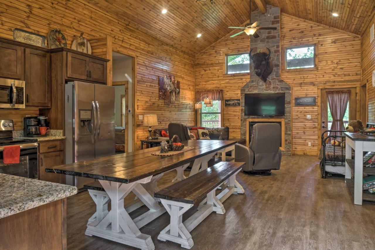 Branson West Cabin With Pool Access And Golfing Kültér fotó