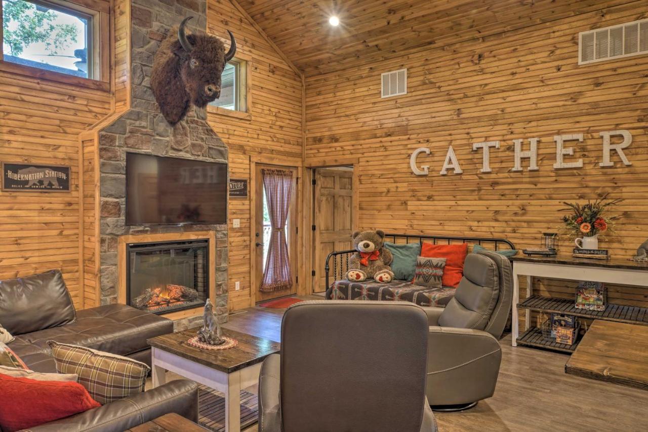 Branson West Cabin With Pool Access And Golfing Kültér fotó